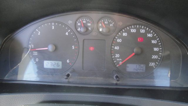 Volkswagen Transporter 2.5 TDI/130 Kombi 6 Posti Autocarro usato a SAN ZENONE DEGLI EZZELINI