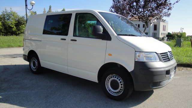 Volkswagen Transporter 2.5 TDI/130 Kombi 6 Posti Autocarro usato a SAN ZENONE DEGLI EZZELINI