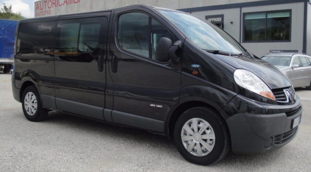 Renault Trafic T29 2.5 dCi/115 PL-TN autocarro 6 posti - foto 2 di 4