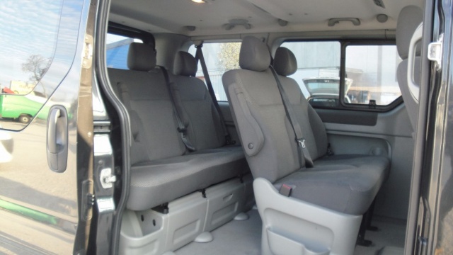 Opel Vivaro 2.5 CDT TOUR 8 posti con gancio traino, del 2010, 150.000 km, in vendita a San Zenone Degli Ezzelini (TV)