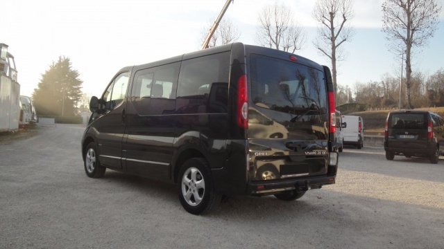 Opel Vivaro 2.5 CDT TOUR 8 posti con gancio traino - foto 3 di 4