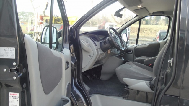 Opel Vivaro 2.5 CDT TOUR 8 posti con gancio traino - foto 4 di 4