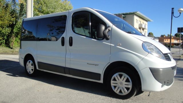 Renault Trafic 2.0 dCi/115 PC-TN Passenger 9 POSTI - foto 2 di 4