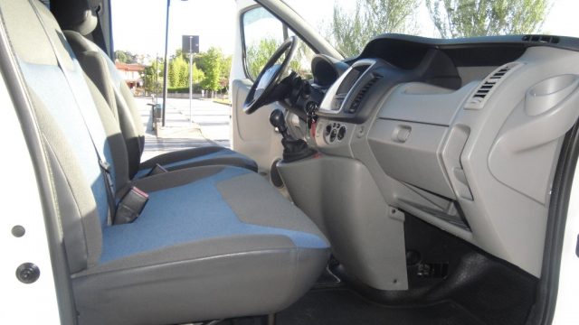 Renault Trafic 2.0 dCi/115 PC-TN Passenger 9 POSTI, del 2011, 240.000 km, in vendita a San Zenone Degli Ezzelini (TV)