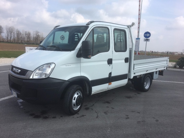 Iveco Daily 35 C17 doppia cabina 7 posti usato a SAN ZENONE DEGLI EZZELINI