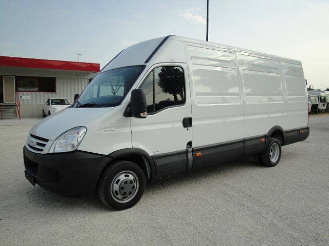 Iveco Daily 35C15 GRAN VOLUME; PASSO LUNGO; TETTO ALTO usato a SAN ZENONE DEGLI EZZELINI