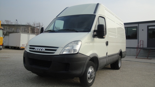 Iveco Daily Furgone tetto alto gemellato usato a SAN ZENONE DEGLI EZZELINI