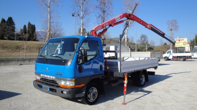 Mitsubishi Canter CASSONE CON GRU FASSI 30 Patente B - foto 1 di 4