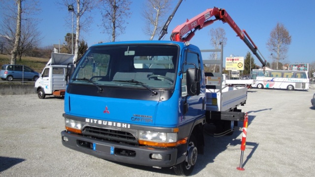 Mitsubishi Canter CASSONE CON GRU FASSI 30 Patente B - foto 3 di 4