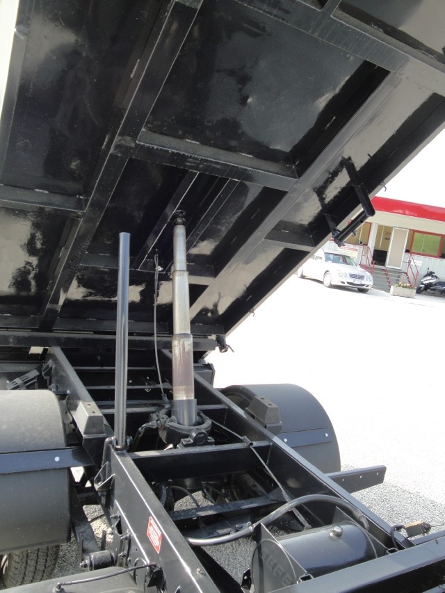 Nissan Cabstar 35.13 con ribaltabile trilaterale - foto 4 di 4