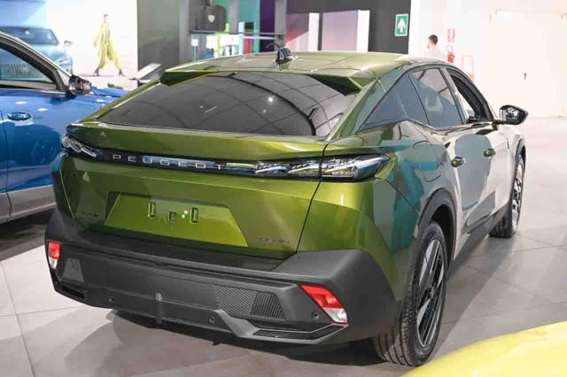 Peugeot 408 Hybrid 145 e-DCS6 GT Exclusive - foto 3 di 4