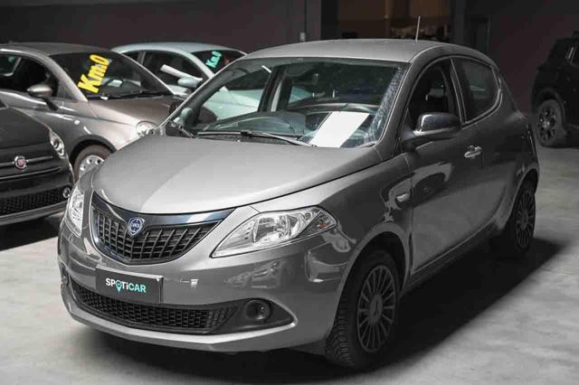 Lancia Ypsilon 1.0 FireFly S&S Hybrid Silver usato a PIANEZZA