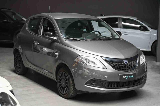 Lancia Ypsilon 1.0 FireFly S&S Hybrid Silver - foto 2 di 4