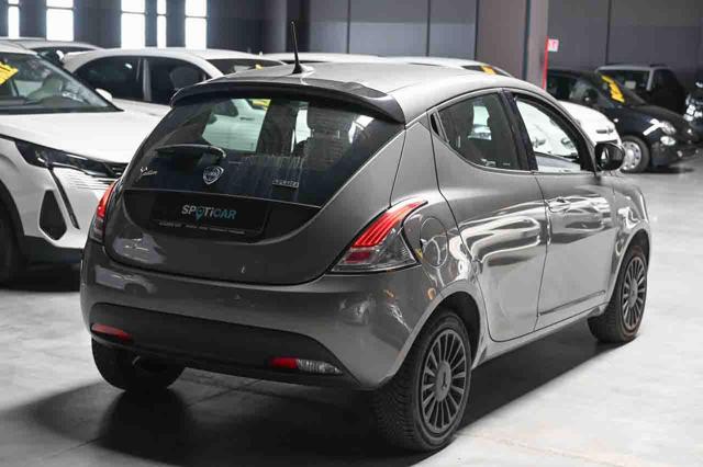 Lancia Ypsilon 1.0 FireFly S&S Hybrid Silver - foto 3 di 4