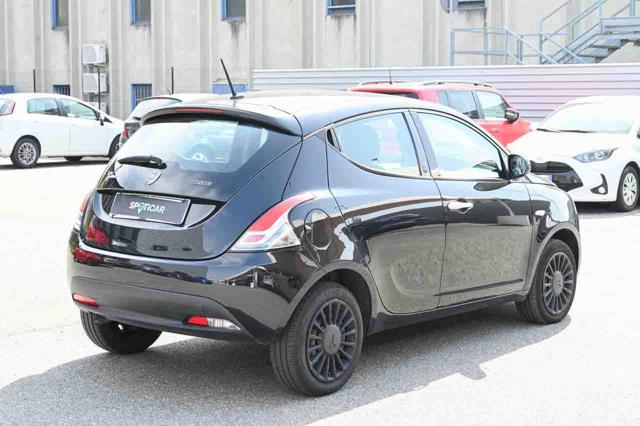 Lancia Ypsilon 1.0 FireFly S&S Hybrid Ecochic Silver - foto 3 di 4