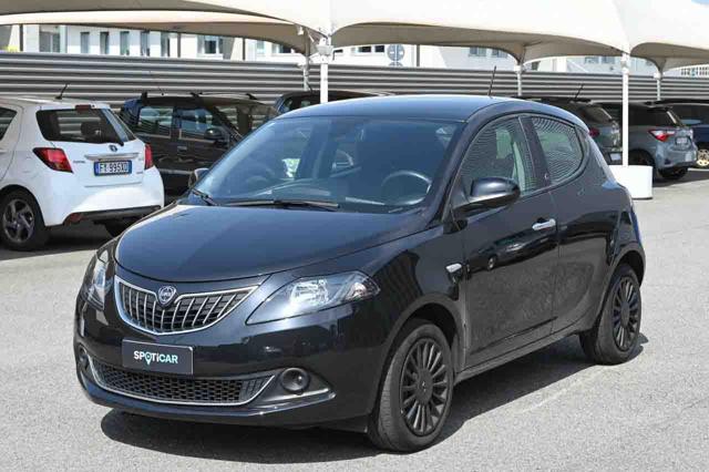 Lancia Ypsilon 1.0 FireFly S&S Hybrid Ecochic Silver usato a PIANEZZA