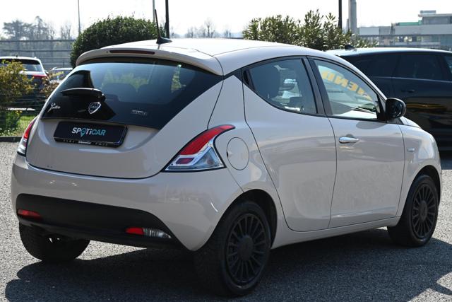 Lancia Ypsilon 1.0 FireFly S&S Hybrid Silver, del 2022, 71.790 km, in vendita a Pianezza (TO)
