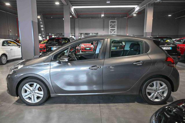 Peugeot 208 PureTech 82cv Signature SKY usato a PIANEZZA