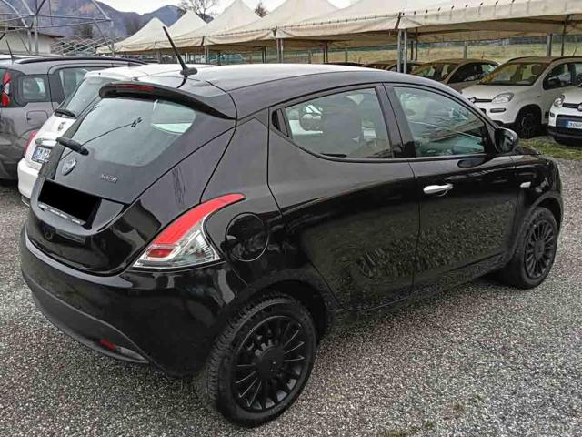 Lancia Ypsilon 1.0 FireFly S&S Hybrid Silver Plus - foto 4 di 4