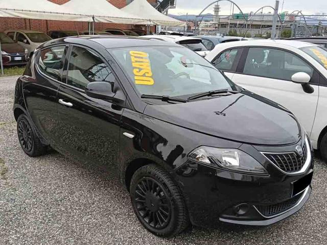 Lancia Ypsilon 1.0 FireFly S&S Hybrid Silver Plus - foto 3 di 4