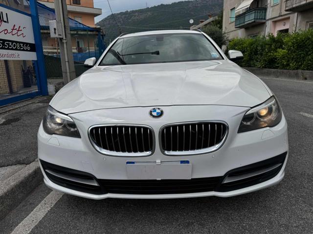 BMW 520 d xDrive Touring - foto 2 di 4