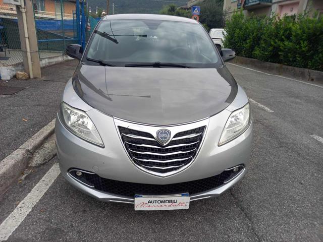 Lancia Ypsilon 0.9 TwinAir 85 CV 5 porte S&S Silver - foto 2 di 4