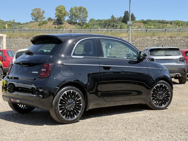Fiat 500 Berlina Hybrid La Prima - foto 4 di 18