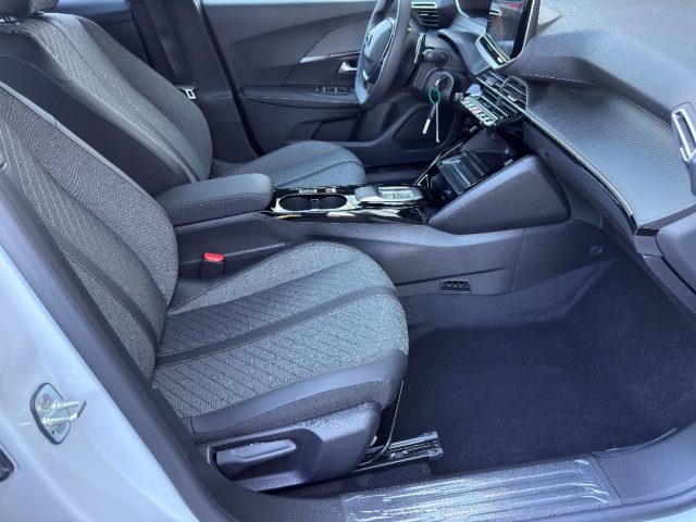 Peugeot 2008 Hybrid 145 e-DCS6 Allure NUOVO km 0 a BERNALDA