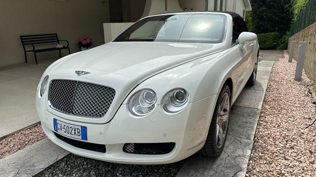 Bentley Continental GTC W12 560 Cv Cabriolet Iva 22% Compresa - foto 2 di 4