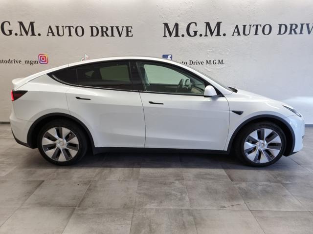 Tesla Model Y Long Range AWD - foto 4 di 4