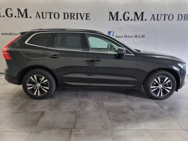 Volvo XC60 B5 (d) AWD Geartronic Momentum Pro - foto 4 di 4