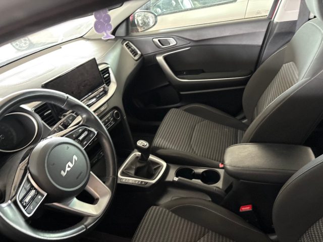 Kia cee'd 1.6 CRDi 115 CV 5p. Business Class - foto 2 di 4