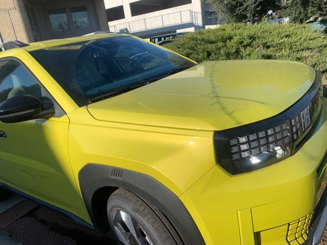 Fiat Panda Cross elettrica - foto 4 di 4