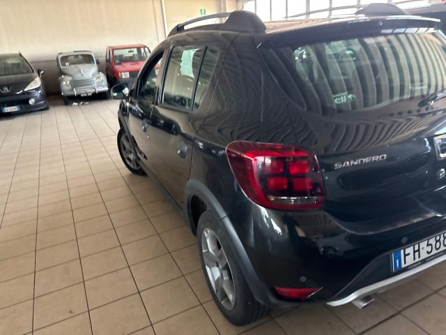 Dacia Sandero Stepway 1.5 Blue dCi 95CV 15th Anniversary - foto 2 di 4