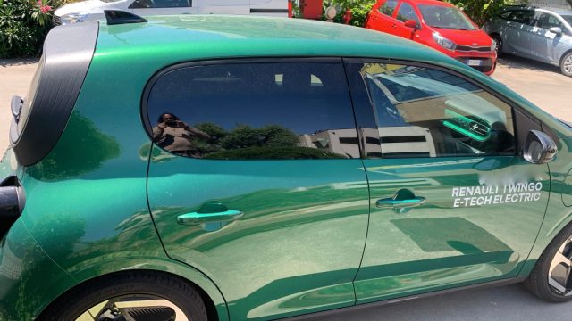 Renault Twingo Electric vendita solo con finanziamento - foto 4 di 6