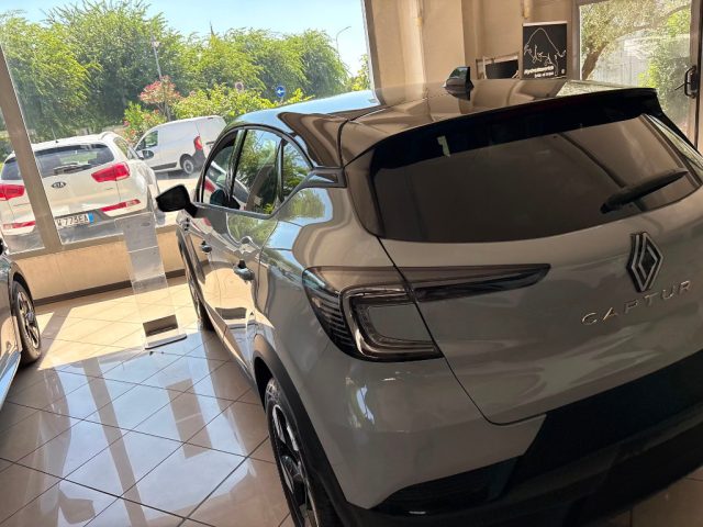 Renault Captur esprit Alpine full hybrid E-Tech 160 - foto 3 di 4