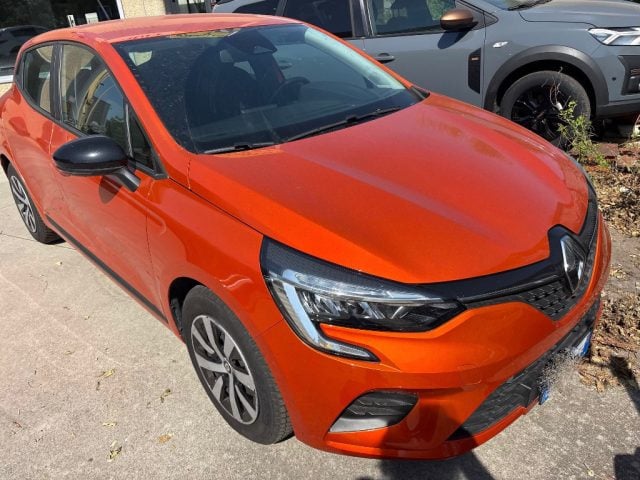 Renault Clio Full Hybrid E-Tech 145 CV 5 porte Equilibre, del 2024, 32.999 km, in vendita a Asigliano Veneto (VI)