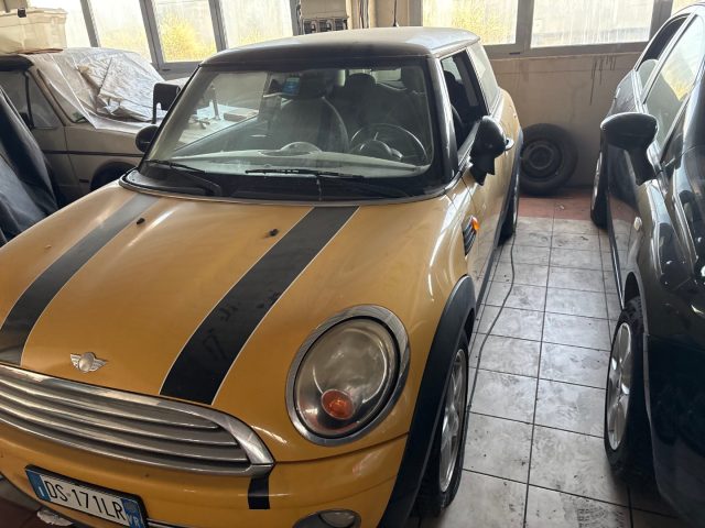 MINI Mini 1.6 16V Cooper, del 2002, 178.999 km, in vendita a Asigliano Veneto (VI)