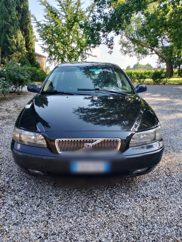 Volvo V70 2.4 D5 20V cat, del 2002, 239.990 km, in vendita a Asigliano Veneto (VI)