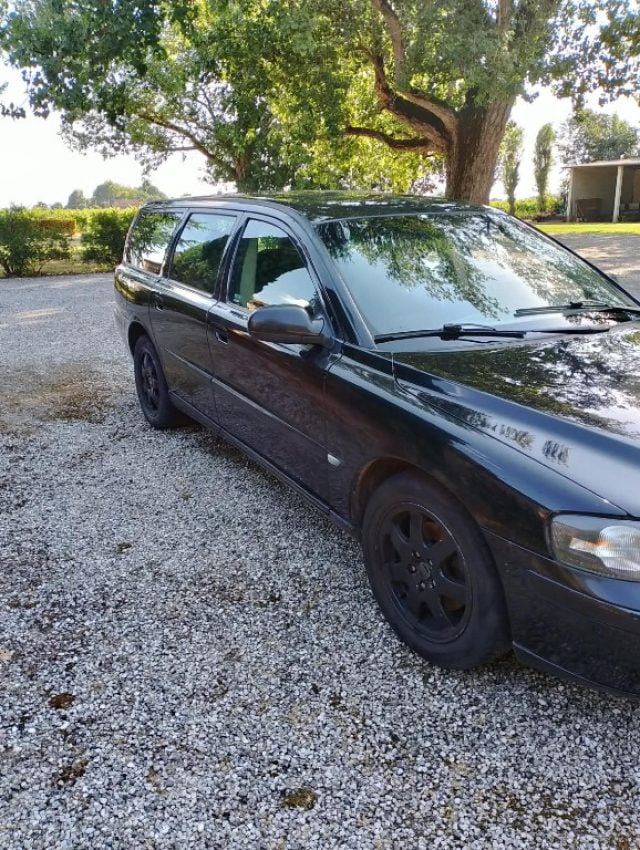 Volvo V70 2.4 D5 20V cat - foto 2 di 4