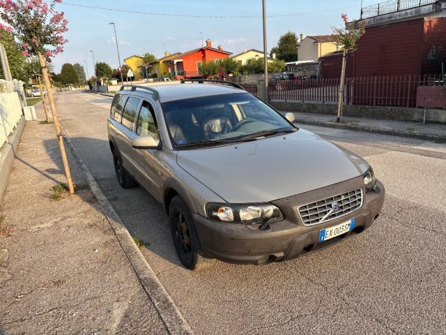 Volvo V70 2.4 D5 20V cat, del 2003, 523.000 km, in vendita a Asigliano Veneto (VI)
