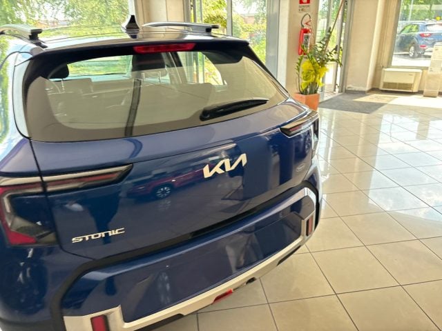 Kia Stonic 1.0 T-GDi 100 CV MHEV DCT Black Edition, del 2026, in vendita a Asigliano Veneto (VI)