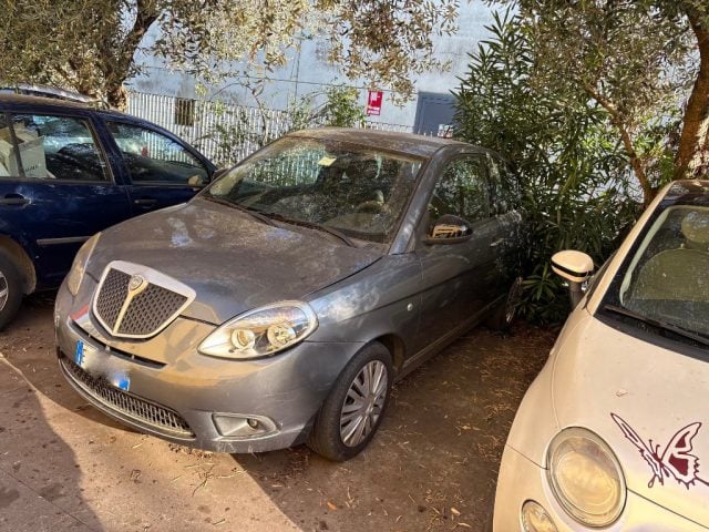 Lancia Ypsilon 1.2 Argento metano, del 2009, 198.000 km, in vendita a Asigliano Veneto (VI)