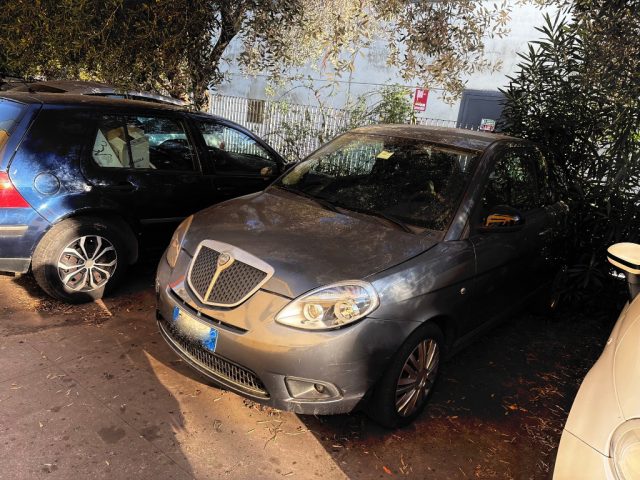 Lancia Ypsilon 1.2 Argento metano - foto 3 di 4