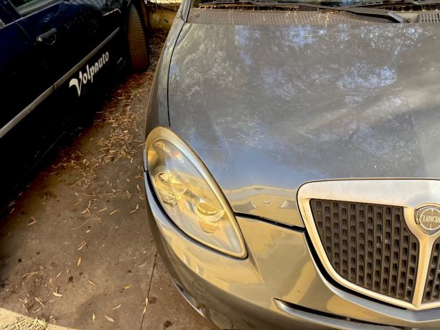 Lancia Ypsilon 1.2 Argento metano - foto 2 di 4