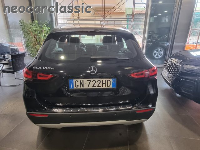 Mercedes-Benz GLA 180 d Automatic Business - foto 4 di 4