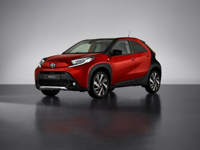 Toyota Aygo X 1.0 VVT-i 72 CV 5 porte Trend km 0 a NAPOLI