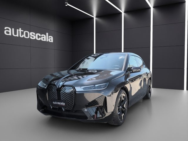 BMW iX xDrive40 Pacchetto Sportivo usato a NAPOLI