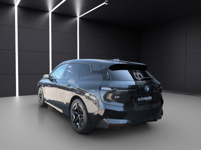 BMW iX xDrive40 Pacchetto Sportivo usato a NAPOLI