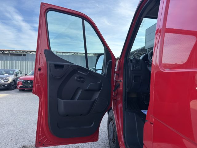 Renault Master T35 2.3 dCi/130 L3 H2 PIU' IVA, del 2019, 130.149 km, in vendita a Napoli (NA)